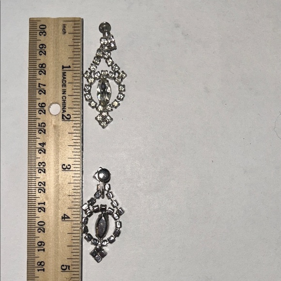 Elegant Vintage Rhinestone Chandelier Screw Back Earrings 2 Inches Long - Picture 16 of 16